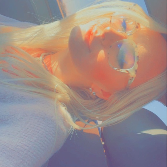 hi, I’m julia! 💗✨ - Picture 3 of 3